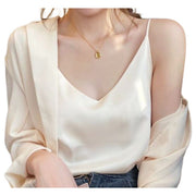 キャミソール レディース 婦人服 トップス Vネック サテン調 光沢感 ツヤ感 上品 エレガント 無地 ゆったり 単色 シンプル おしゃれ インナー用 重ね着用 オフィス 通勤 デイリー 普段使い