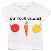 Tシャツ カットソー 半袖 キッズ ベビー 子ども トップス 子供服 ラウンドネック 丸首 ウェッジスリーブ 刺繍 アップリケ 英字ロゴ 野菜 果物 ソリッドカラー ブラック ホワイト シンプル カジュアル かわいい おしゃれ かっこいい ユニーク 面白い 着回し 合わせやすい 男の子 女の子 ガール ボーイ 幼児 小学生 春 夏 秋 冬 お出かけ 外出 公園 外遊び 普段着
