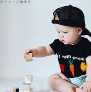 Tシャツ カットソー 半袖 キッズ ベビー 子ども トップス 子供服 ラウンドネック 丸首 ウェッジスリーブ 刺繍 アップリケ 英字ロゴ 野菜 果物 ソリッドカラー ブラック ホワイト シンプル カジュアル かわいい おしゃれ かっこいい ユニーク 面白い 着回し 合わせやすい 男の子 女の子 ガール ボーイ 幼児 小学生 春 夏 秋 冬 お出かけ 外出 公園 外遊び 普段着