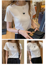 Tシャツ カットソー 半袖 レディース 女性 女子 大きいサイズ トップス プルオーバー クルーネック ラウンドネック 王冠 ワンポイント 無地 単色 スリム フィット感 シンプル ベーシック カジュアル 春夏 着回し力 定番 ブラック ホワイト グレー 黒 白