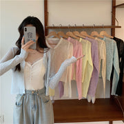 カーディガン 長袖 ショート丈 クロップド丈 レディース 女性 婦人 シアー 透け感 Vネック シースルー リブ 薄手 トップス 羽織り サマーニット 前開き 前ボタン おしゃれ かわいい シンプル きれいめ 着回し ヘビロテ 白 ピンク 黄 紫 黒 ベージュ 青 緑