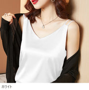 キャミソール タンクトップ カットソー サテン調 レディース 女性 トップス Vネック 薄手 インナー 光沢感 シンプル 無地 おしゃれ きれいめ 上品 着回し ヘビロテ シンプル お出かけ 通勤 カラバリ豊富 白 ピンク 赤 黒 緑 青