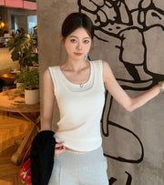 タンクトップ カットソー トップス パット付き カップ内蔵 レディース 女性 婦人 ブラトップ 袖なし Uネック ノースリーブ レイヤード風 重ね着風 フェイクレイヤード バッククロス シンプル 無地 かわいい おしゃれカジュアル クール 普段使い スポーツ