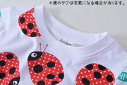 ワンピース 膝丈 Aライン フレア キッズ 子供服 ベビー 赤ちゃん 女の子 半袖 ラウンドネック プリント入り 総柄 テントウムシ てんとう虫 ドット 英字入り ギャザー フリル おしゃれ かわいい ふんわり キュート ガーリー カジュアル 定番 ヘビロテ お出かけ 夏 白