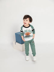 長袖 Tシャツ ラグラン ロンT キッズ 子ども 男の子 トップス 100cm 110cm 120cm 130cm 140cm  90cm グリーン ライン シンプル ラグビーボール 長袖カットソー 切り替え  イラスト プリント 子供服 遊び着 カジュアル 着替え 小学生 幼稚園 保育園 着回し