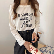 Tシャツ 長袖 レディース 女性 トップス ボートネック カットソー 英字ロゴ ロゴT ロンT シンプル カジュアル かわいい 普段使い デイリー 定番 白 紫
