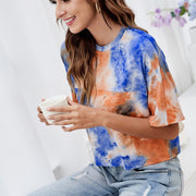 Tシャツ カットソー レディース 女性 トップス 半袖 丸首 ラウンドネック クルーネック ショート丈 丈短め 総柄 タイダイ柄 染物風 ブルー 華やか おしゃれ シンプル カジュアル 春 夏