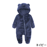 カバーオール ロンパース ジャンプスーツ 赤ちゃん ベビー 新生児 つなぎ 男の子 女の子 くま 裏起毛 ボア あったか 防寒 耳付き フード付き ミトン 足カバー 長袖 前開き ジップアップ ファスナー ふんわり 単色 無地 かわいい キュート シンプル 羽織り 上着 出産祝い プレゼント ギフト お出かけ 冬 ネイビー ピンク ベージュ