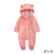 カバーオール ロンパース ジャンプスーツ 赤ちゃん ベビー 新生児 つなぎ 男の子 女の子 くま 裏起毛 ボア あったか 防寒 耳付き フード付き ミトン 足カバー 長袖 前開き ジップアップ ファスナー ふんわり 単色 無地 かわいい キュート シンプル 羽織り 上着 出産祝い プレゼント ギフト お出かけ 冬 ネイビー ピンク ベージュ