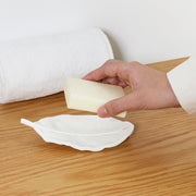 ソープデッシュ 石鹸置き 石けん台 置き型 ソープホルダー 葉っぱ リーフ おしゃれ 可愛い プラスチック 洗面所 キッチン 浴室 バス用品