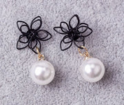 レディースピアス ピアス アクセサリー フェイクパール お花 フラワー 両耳 レディースアクセサリー 可愛い かわいい 女性用 婦人用 レディース おしゃれ オシャレ レディース用 プレゼント 誕生日 お出かけ 外出 デート
