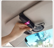 サングラスクリップ 車載 メガネホルダー サングラス置き カー用品 車内収納グッズ 眼鏡 カード サングラス 挟んで収納 180度回転 カーアクセサリー 簡単設置 省スペース コンパクト