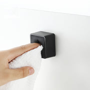 タオルホルダー タオルハンガー 同色２個セット タオル掛け 正方形 粘着式 壁掛け 布巾 手拭き 洗面所 キッチン バスルーム トイレ シンプル 白 黒 グレー 台所用品 日用品雑貨