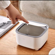 卓上ゴミ箱 ごみ箱 ダストボックス 蓋付き プッシュ式 ワンタッチ コンパクト 小型 ミニサイズ ごみ入れ くず入れ 四角型 スクエア デスク オフィス 自宅 寝室 洗面所 日用品雑貨 小さめ 小さい インテリア小物 おしゃれ スタイリッシュ かわいい きれいめ 白 青 橙 灰