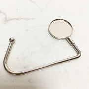 バッグハンガー 単品 バッグフック 滑り止め 耐荷重15kg かばん掛け かばんフック 鞄 シルバーカラー シンプル コンパクト 持ち運び ポータブル 便利アイテム