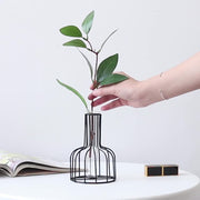 花瓶 花びん フラワーベース 一輪挿し 卓上 装飾 フラワースタンド ワイヤーフレーム 瓶型 ボトル型 おしゃれ かわいい 置物 インテリア雑貨 フラワーアレンジメント 生花 造花 オフィス 店舗 自宅 リビング 寝室 玄関 撮影小物 日用品雑貨