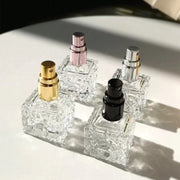 アトマイザー 10ml ガラス製 小瓶 小分け 詰替え容器 スプレーボトル 蓋付き 香水 おしゃれ かわいい フレグランス パフューム 化粧水 液体 携帯用 持ち運び 透明 クリア