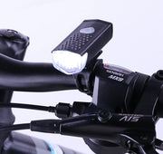 自転車用ライト ヘッドライト フロントライト LEDライト USB充電式 自転車 サイクリング 通勤 通学 レジャー 夜間 雨天 防水 取付簡単 ベルト 調節可能 ブラック ホワイト 黒 白 リチウム