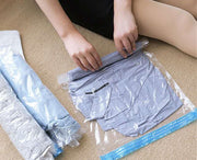 衣類圧縮袋 3枚セット 衣類収納 圧縮袋 衣類用 洋服用 巻くだけ 押すだけ 日用品 旅行用品 トラベル用品 収納用品 トラベルポーチ チャック袋 ジッパー袋 コンパクト 携帯 省スペース 保管 出張 旅行 かさばらない 持ち運び 持ち歩き クリア 中が見える シンプル 青 透明