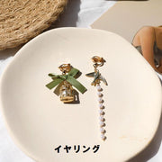 ピアス イヤリング フェイクパール リボン 揺れる ロングピアス レディース アクセサリー 可愛い エレガント ゴールドカラー グリーン