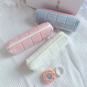ペンケース 筆箱 筆入れ 小物入れ レディース 子供 女の子 大容量 軽量 ふわふわ もこもこ 円筒形 高校生 中学生 小学生