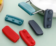 取っ手カバー シリコンカバー 2個セット 鍋つかみ キッチン用品 持ち手カバー 耐熱 シリコン 滑り止め ハンドルカバー 取り付け簡単 穴あき ソフト やわらかい シンプル 便利グッズ キッチン雑貨