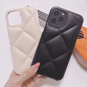 iPhoneケース カバー スマホケース 軽量 キルティング風 シンプル 無地 ソフト TPU フェイクレザー 耐衝撃 背面保護