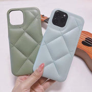 iPhoneケース カバー スマホケース 軽量 キルティング風 シンプル 無地 ソフト TPU フェイクレザー 耐衝撃 背面保護