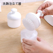 洗顔用泡立て器 洗顔フォーマー スキンケア用品 洗顔料 泡立て 簡単 便利 浴室 お風呂 ふわふわ シンプル かわいい キュート おしゃれ ガーリー 大人女子 フェイスケア 押すだけ もこもこ 白 半透明