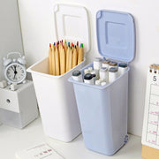 ペン立て ペンスタンド ゴミ箱 蓋付き 鉛筆立て ペンホルダー 文房具入れ メイクブラシスタンド 筆立て ブラシ立て くずかご ゴミ入れ フタ付き 卓上収納 机上 整理 スッキリ