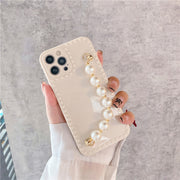 iPhoneケース iPhoneカバー スマホケース スマホカバー チェーンベルト付き フェイクパール 背面保護 傷予防 傷防止 落下防止 保護カバー 携帯ケース 携帯カバー iPhone11 iPhone12 iPhone13 可愛い おしゃれ アイフォンカバー スマートフォンカバー