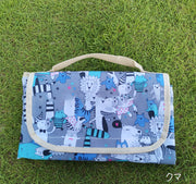 レジャーシート ピクニックシート レジャーマット 防水 折り畳み 折りたたみ バッグ型 レジャーグッズ 簡単収納 取っ手付き コンパクト 持ち運び 便利グッズ ボーダー しましま 猫 アニマル ライオン 靴下 ソックス 花 フラワー プリント入り アウトドア 公園 花火 運動会 青 白