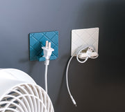 粘着フック 単品 ケーブルクリップ 壁付け 折りたたみ式 多用途 粘着テープ 収納 配線 USB 整理整頓 日用品雑貨 ケーブルホルダー コードホルダー 巻き付け式 スマホスタンド リモコンスタンド PCアクセサリー スクエア 四角 格子柄 単色 充電ケーブル まとめる 絡みにくい 落下防止 壁用 シンプル おしゃれ キッチン テレビ台 インテリア雑貨 寝室 テレビ台 浴室 洗面所 かわいい カジュアル 黒 白 灰 ネイビー