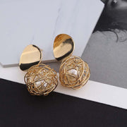ピアス レディースピアス アクセサリー フェイクパール ラウンド プレート スタッドピアス 両耳 レディース おしゃれ プレゼント 誕生日 お出かけ デート