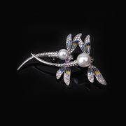 ブローチ ラインストーン フェイクパール トンボ レディース アクセサリー キラキラ 蜻蛉 おしゃれ きれいめ 上品 華やか エレガント 豪華 ゴージャス 可愛い かわいい 大人 女性用 婦人用 ジュエリー 記念日 誕生日 プレゼント 贈り物 ギフト パーティー イベント 結婚式 入学式 卒業式 入園式 卒園式 ワンポイント ファッション 雑貨 小物
