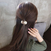 ヘアクリップ バンスクリップ クロウクリップ レディース ヘアアクセサリー 髪留め 髪飾り ヘアアレンジ まとめ髪 シンメトリー フェイクパール シンプル カジュアル かわいい おしゃれ ガーリー 上品 清楚 インスタ映え ペアルック お揃い 親子 友達 女性 女子 婦人 ガールズ 大人 おとな 子ども 子供 プレゼント 贈り物 プチギフト 外出 お出かけ おめかし お呼ばれ