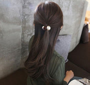 ヘアクリップ バンスクリップ クロウクリップ レディース ヘアアクセサリー 髪留め 髪飾り ヘアアレンジ まとめ髪 シンメトリー フェイクパール シンプル カジュアル かわいい おしゃれ ガーリー 上品 清楚 インスタ映え ペアルック お揃い 親子 友達 女性 女子 婦人 ガールズ 大人 おとな 子ども 子供 プレゼント 贈り物 プチギフト 外出 お出かけ おめかし お呼ばれ