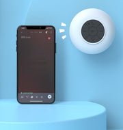 ワイヤレススピーカー 防水 ポータブルスピーカー Bluetooth 吸盤式 USB充電 リチウム 小型 持ち運び キッチン 浴室 ビビッドカラー 丸型 円形 サークル おしゃれ 可愛い ホワイト ブラック ブルー ピンク