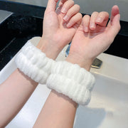 洗顔リストバンド 洗顔用品 ホワイト ピンク ブルー 便利グッズ シンプル かわいい 水濡れ防止 ふわふわ