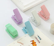 穴あけパンチ 1穴パンチ 単穴 小型 パンチ ミニサイズ コンパクト 事務用品 文具  ハンディ 紙用 ファイリング パステルカラー かわいい