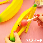 コスメポーチ 化粧ポーチ 小物入れ コインケース 筆箱 ペンケース レディース メンズ ユニセックス 女性 男性 男女兼用 チャック ジッパー ストラップ付き バナナ フルーツ 果物 イエロー ポップ カジュアル ユニーク 面白い