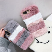 iPhoneケース スマートフォンケース スマホ 背面保護 カバー ボア もこもこ ふわふわ 可愛い おしゃれ ボーダー カジュアル iPhone13 Pro ProMax mini 12 11 アイフォン アイフォーン スマートフォンアクセサリー ピンク グレー