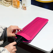 ヘアアイロン収納カバー マット 収納ケース 収納ポーチ パッド 耐熱ホルダー シリコン製 ドレッサー 洗面所 旅行 出張 トラベル用品 持ち運び 日用品 生活雑貨 滑り止め 落下防止 焦げ防止