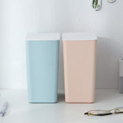 卓上ゴミ箱 ごみ箱 ダストボックス 蓋付き コンパクト 小型 ミニサイズ ごみ入れ くず入れ 四角型 スクエア デスク オフィス 自宅 寝室 洗面所 日用品雑貨 小さめ 小さい インテリア小物 おしゃれ スタイリッシュ かわいい きれいめ 白 青 ピンク