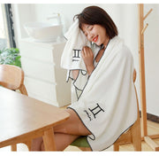 バスタオル 単品 12星座 タオル 70×140cm ふわふわ 吸水 無地 ワンポイント 刺繍 バス用品 日用雑貨 プレゼント ギフト 贈り物 ホワイト グレー ピンク