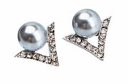 ピアス スタッド レディース 女性 婦人 アクセサリー ラインストーン フェイクパール V字 上品 エレガント 大人 フォーマル キラキラ プレゼント ギフト