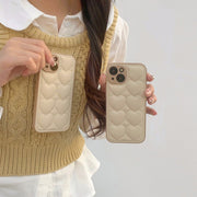 スマホカバー スマホケース iPhone用カバー iPhone用ケース レディース 女性 スマホアクセサリー スマホ関連雑貨 スマホ周辺雑貨 クッション素材 ハート ステッチ オフホワイト シンプル ガーリー カジュアル 可愛い キュート ポップ おしゃれ