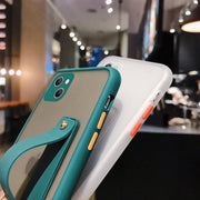 スマホケース スマホカバー iPhoneケース iPhoneカバー ユニセックス 男女兼用 レディース メンズ 女性 男性 お揃い ペアルック スマホアクセサリー スマホ周辺雑貨 スマホ関連雑貨 ハンドストラップ付き バンド付き 半透明 無地 ブラック ピンク ブルー シンプル カジュアル クール かっこいい おしゃれ 可愛い キュート