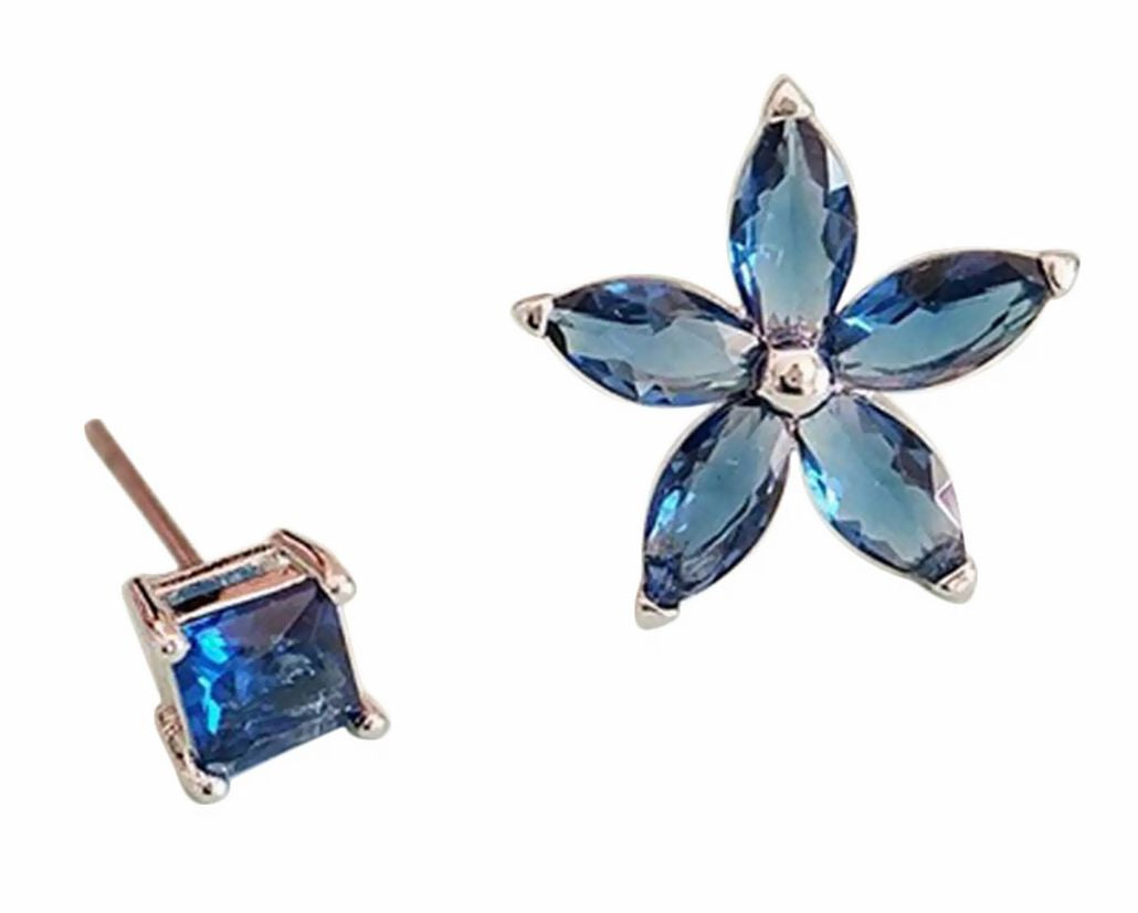 ピアス レディースアクセサリー アクセ 左右非対称 フラワー 花 フラワーモチーフ クリアブルー エレガント 上品 ファッション おしゃれ 二次会 結婚式 パーティー お呼ばれ プレゼント ギフト 贈り物