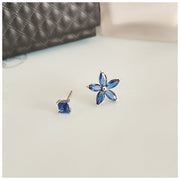 ピアス レディースアクセサリー アクセ 左右非対称 フラワー 花 フラワーモチーフ クリアブルー エレガント 上品 ファッション おしゃれ 二次会 結婚式 パーティー お呼ばれ プレゼント ギフト 贈り物